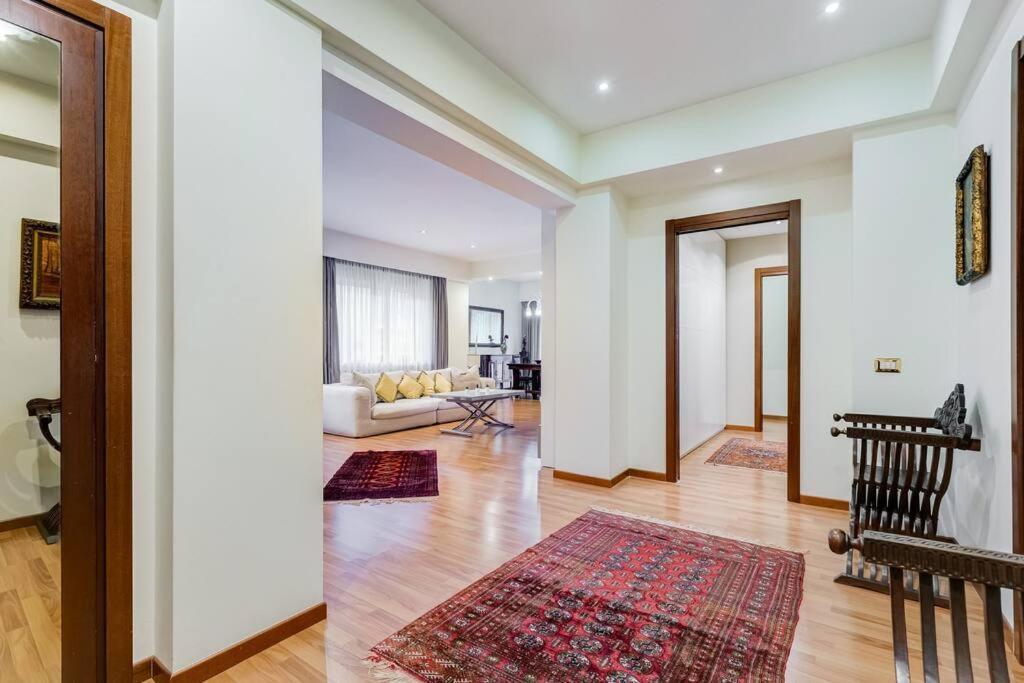 Exclusive Apartment In Eur Lake 로마 외부 사진