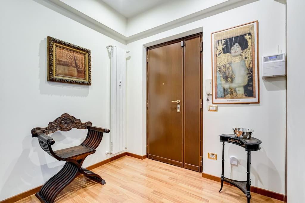 Exclusive Apartment In Eur Lake 로마 외부 사진