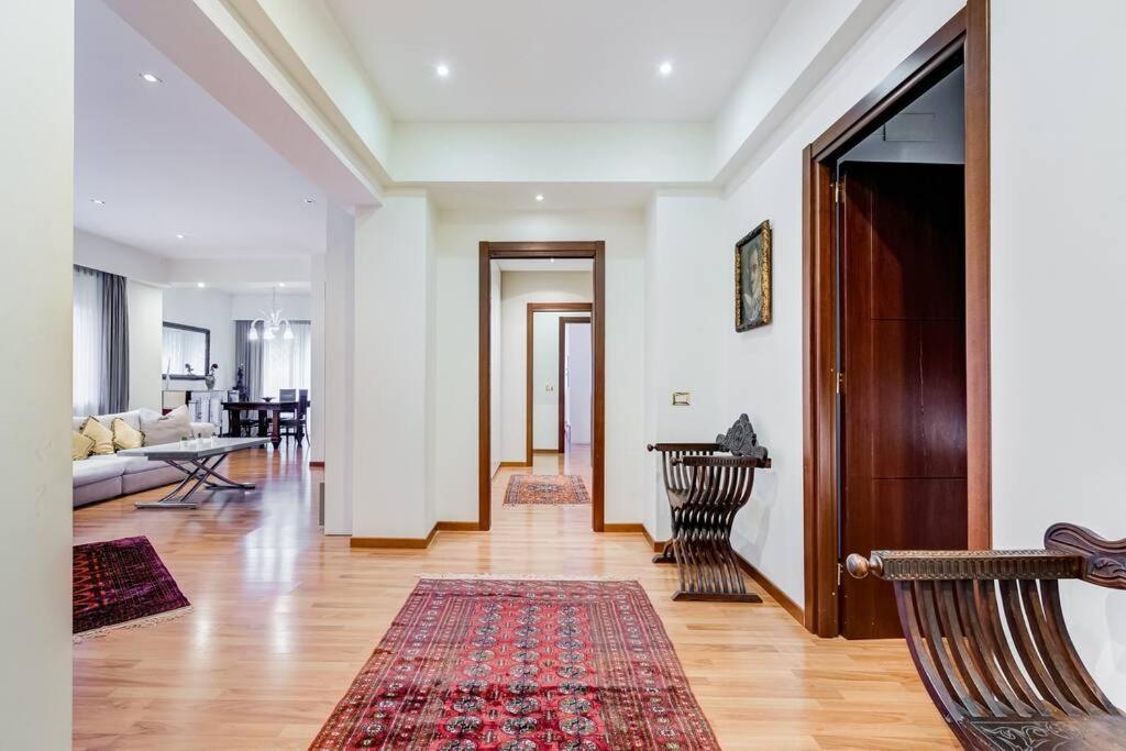 Exclusive Apartment In Eur Lake 로마 외부 사진
