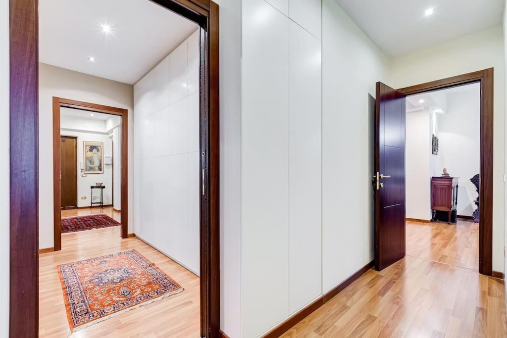 Exclusive Apartment In Eur Lake 로마 외부 사진