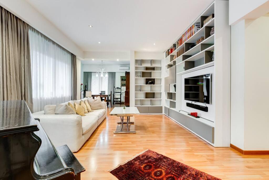 Exclusive Apartment In Eur Lake 로마 외부 사진