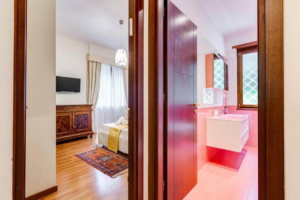 Exclusive Apartment In Eur Lake 로마 외부 사진