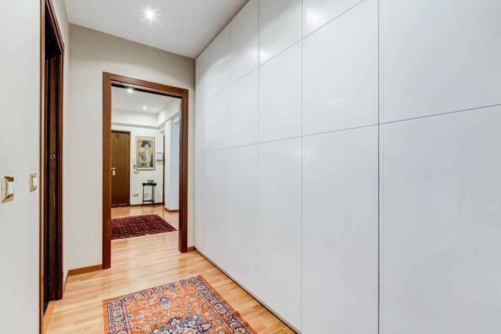 Exclusive Apartment In Eur Lake 로마 외부 사진