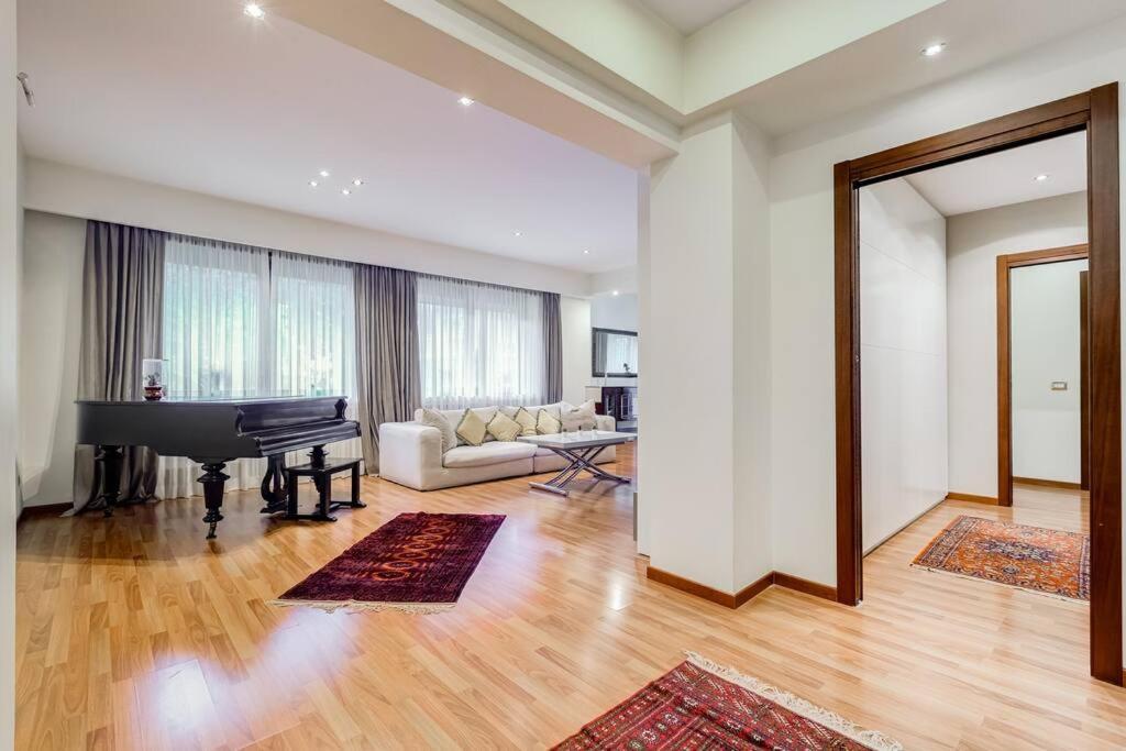 Exclusive Apartment In Eur Lake 로마 외부 사진