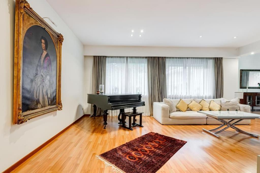Exclusive Apartment In Eur Lake 로마 외부 사진
